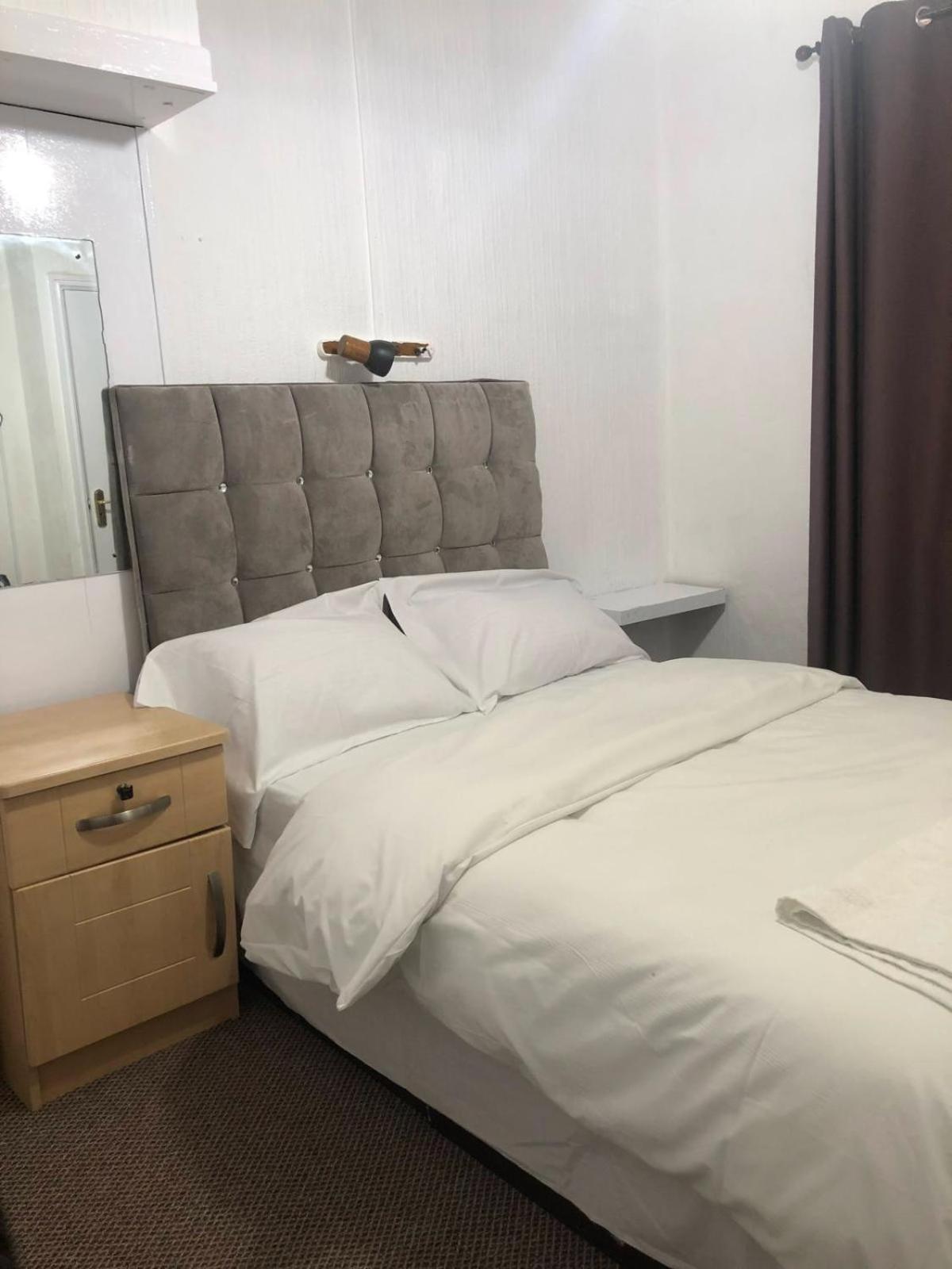 Saji Hotel 伊尔福德 外观 照片